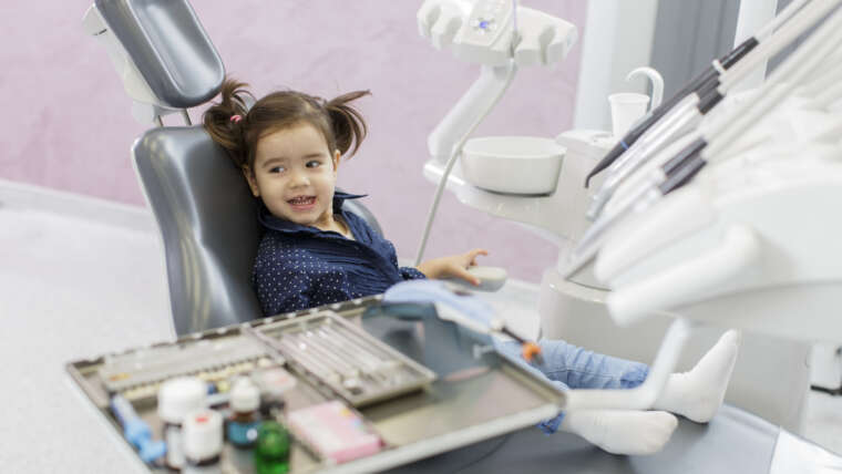 Quando è opportuno per un bambino fare la prima visita dal dentista?