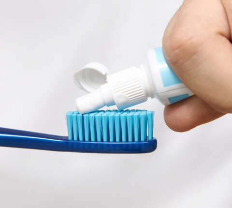 Fluoro e salute dentale: facciamo chiarezza tra benefici, dubbi e uso corretto