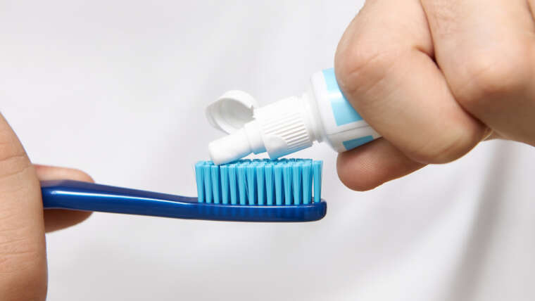 Fluoro e salute dentale: facciamo chiarezza tra benefici, dubbi e uso corretto